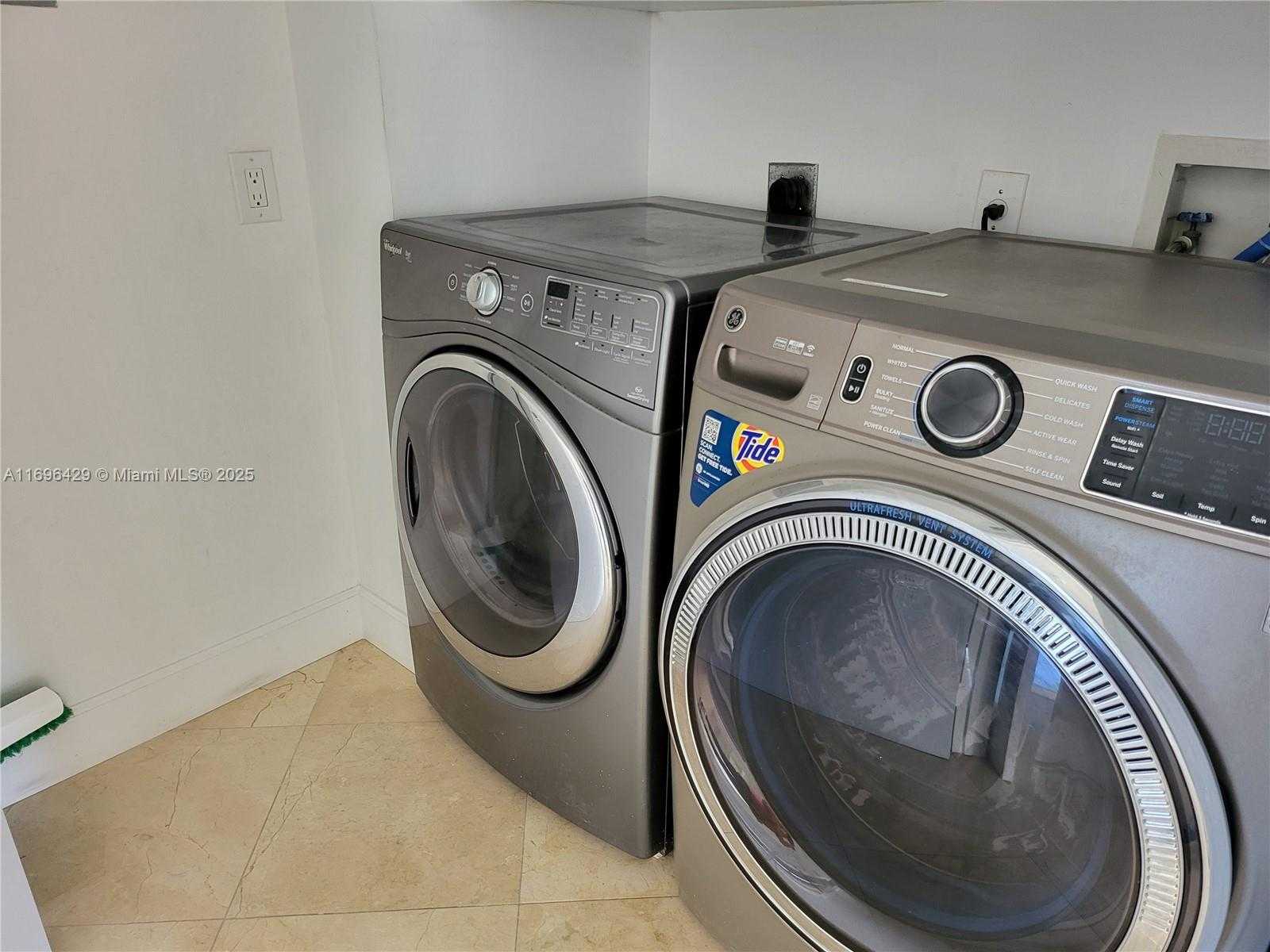 Small Image of 21205 YACHT CLUB DR #2303, Aventura Number 23