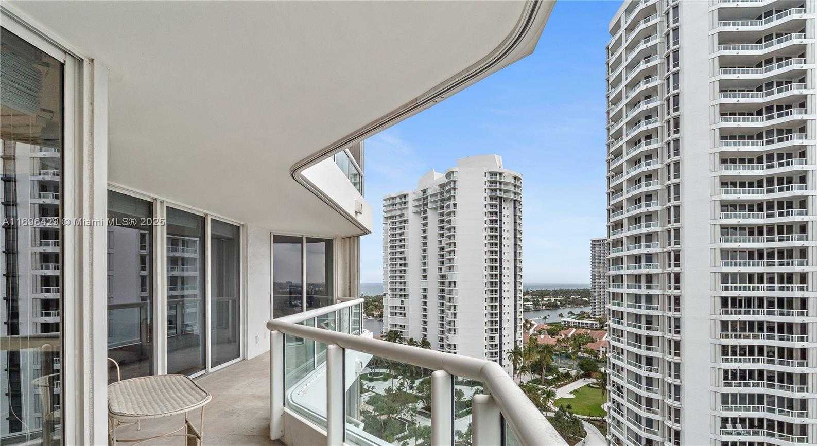 Small Image of 21205 YACHT CLUB DR #2303, Aventura Number 25