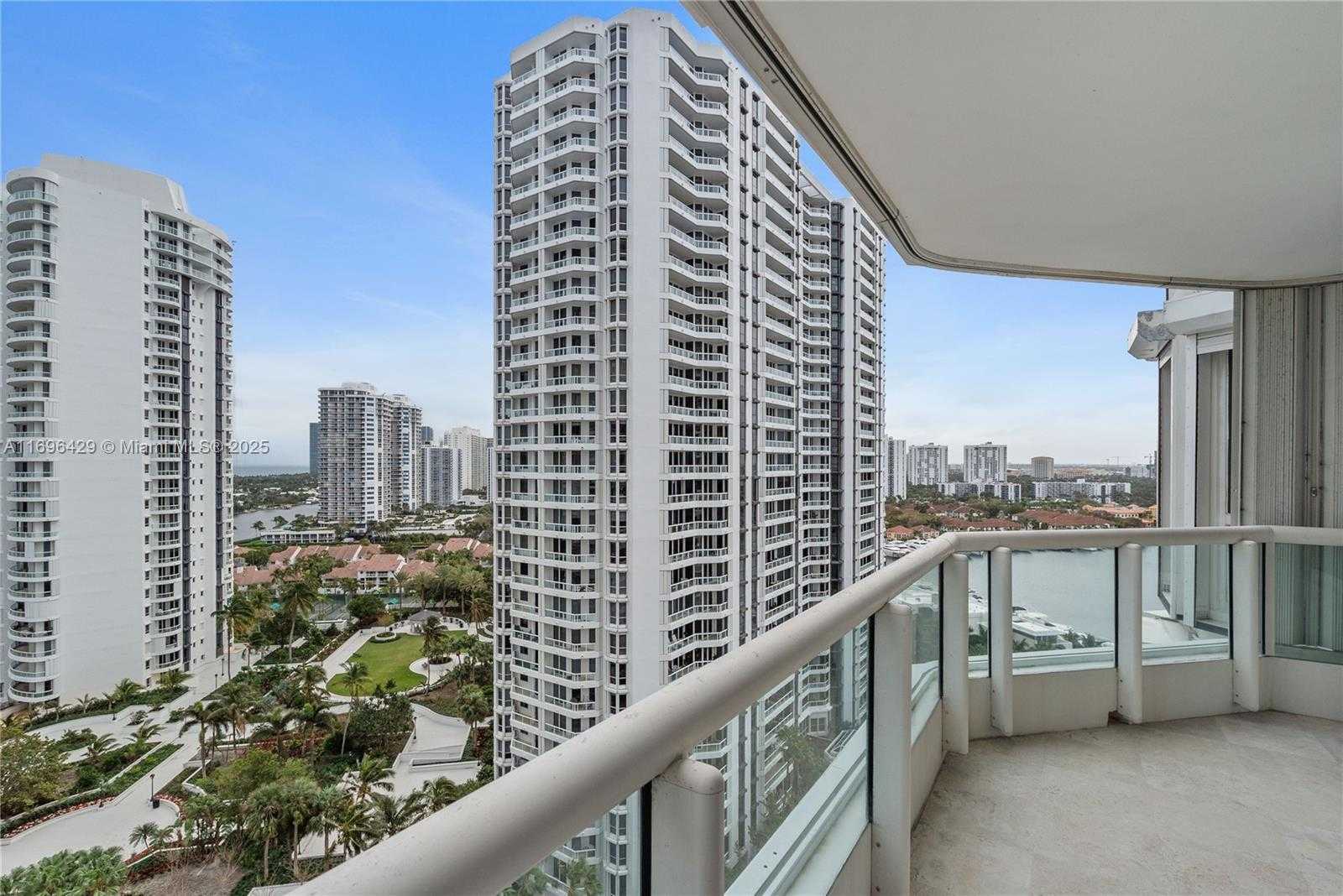 Small Image of 21205 YACHT CLUB DR #2303, Aventura Number 26