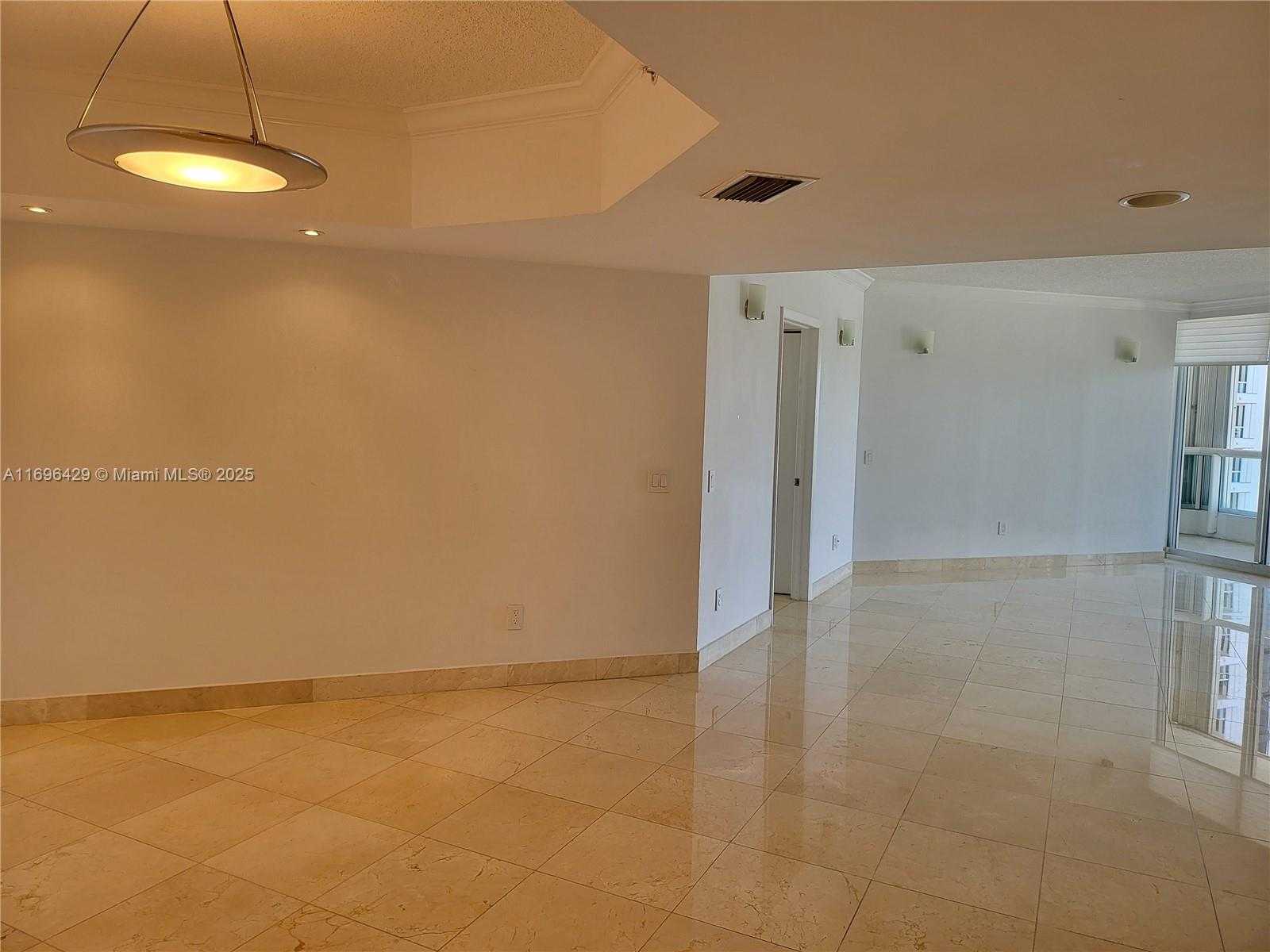 Small Image of 21205 YACHT CLUB DR #2303, Aventura Number 5