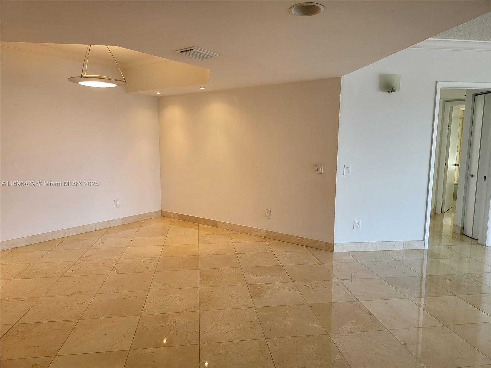 Small Image of 21205 YACHT CLUB DR #2303, Aventura Number 6