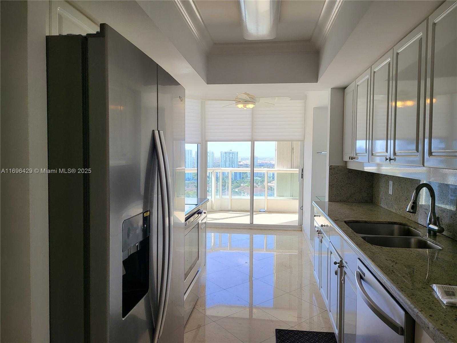 Small Image of 21205 YACHT CLUB DR #2303, Aventura Number 7