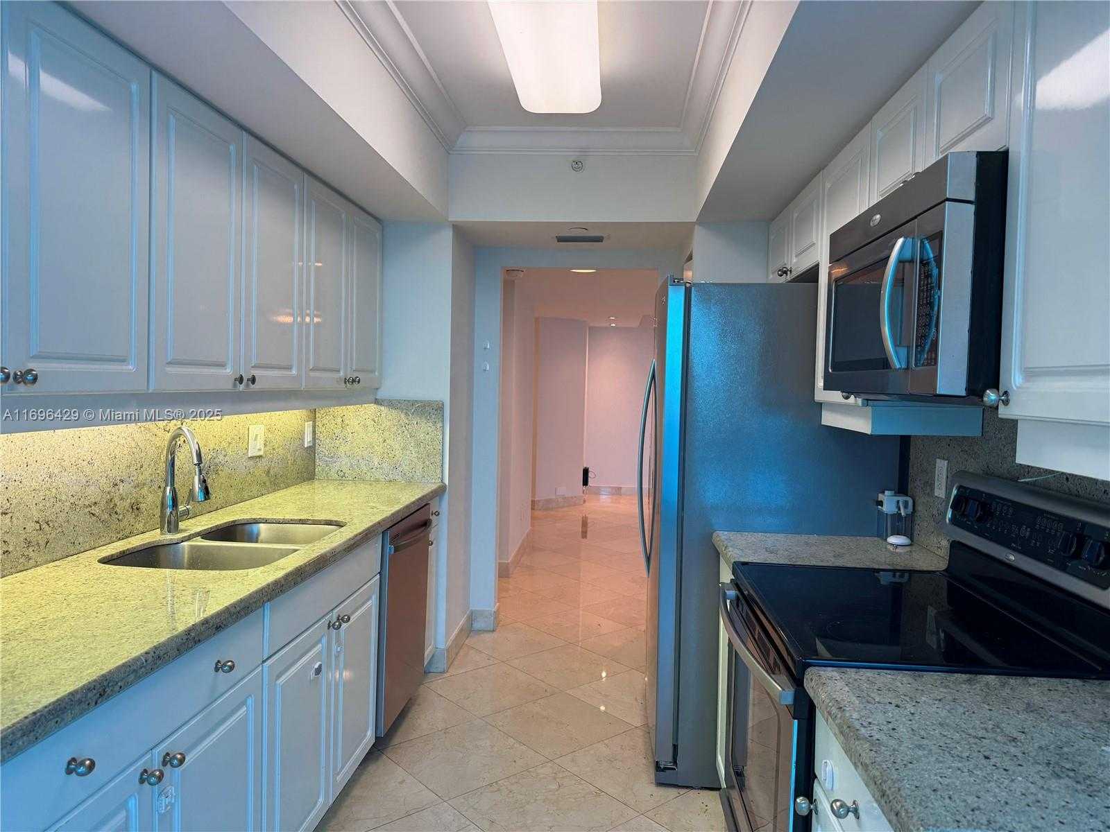 Small Image of 21205 YACHT CLUB DR #2303, Aventura Number 9