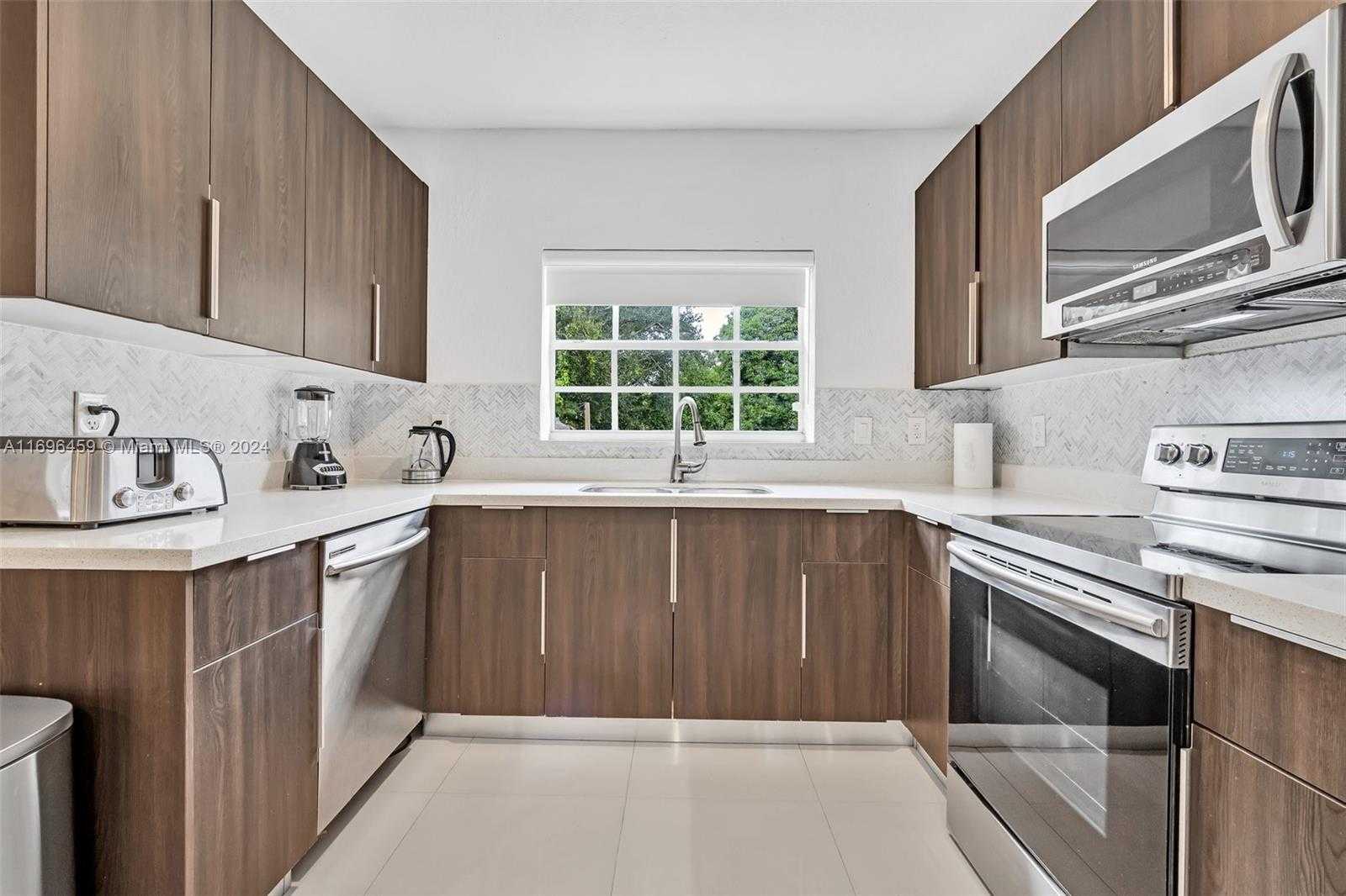 Small Image of 555 NORTH EAST 127TH ST, North Miami Number 15