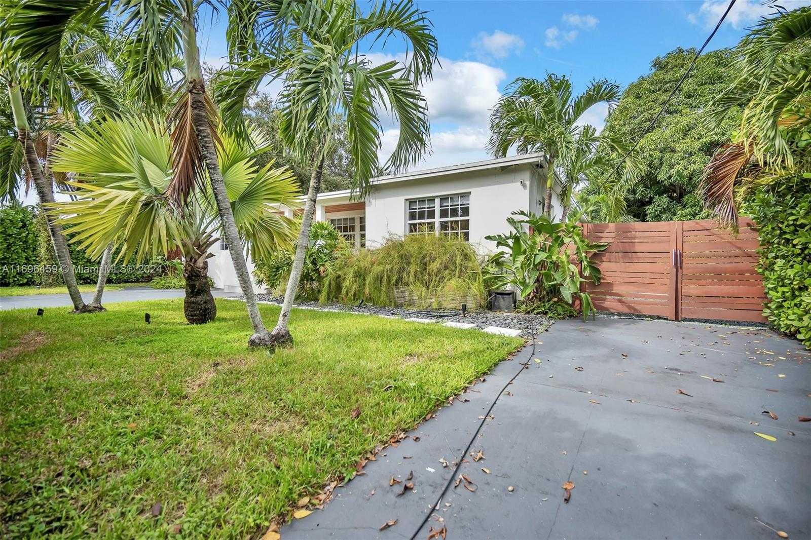 Small Image of 555 NORTH EAST 127TH ST, North Miami Number 3