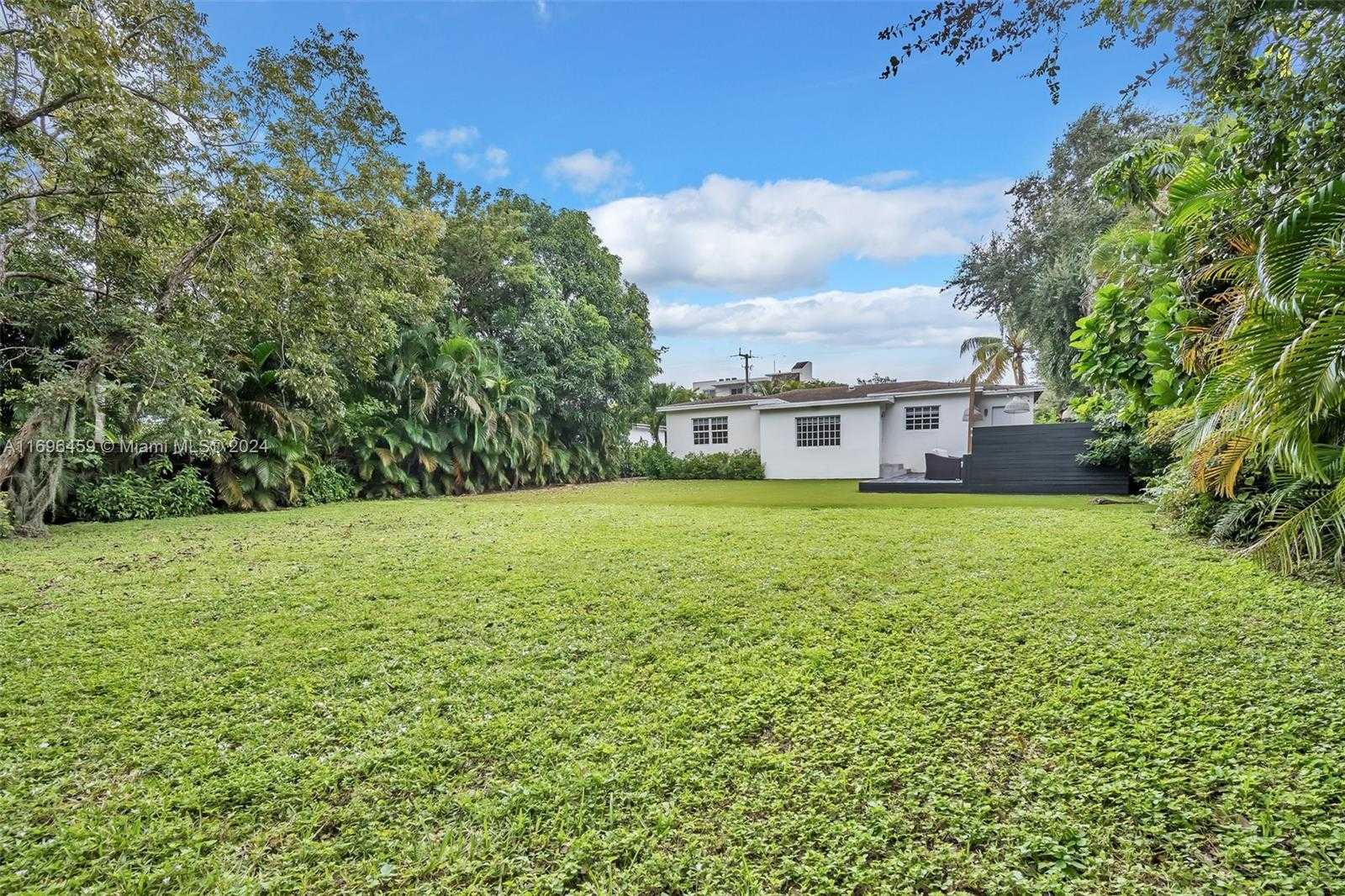 Small Image of 555 NORTH EAST 127TH ST, North Miami Number 34