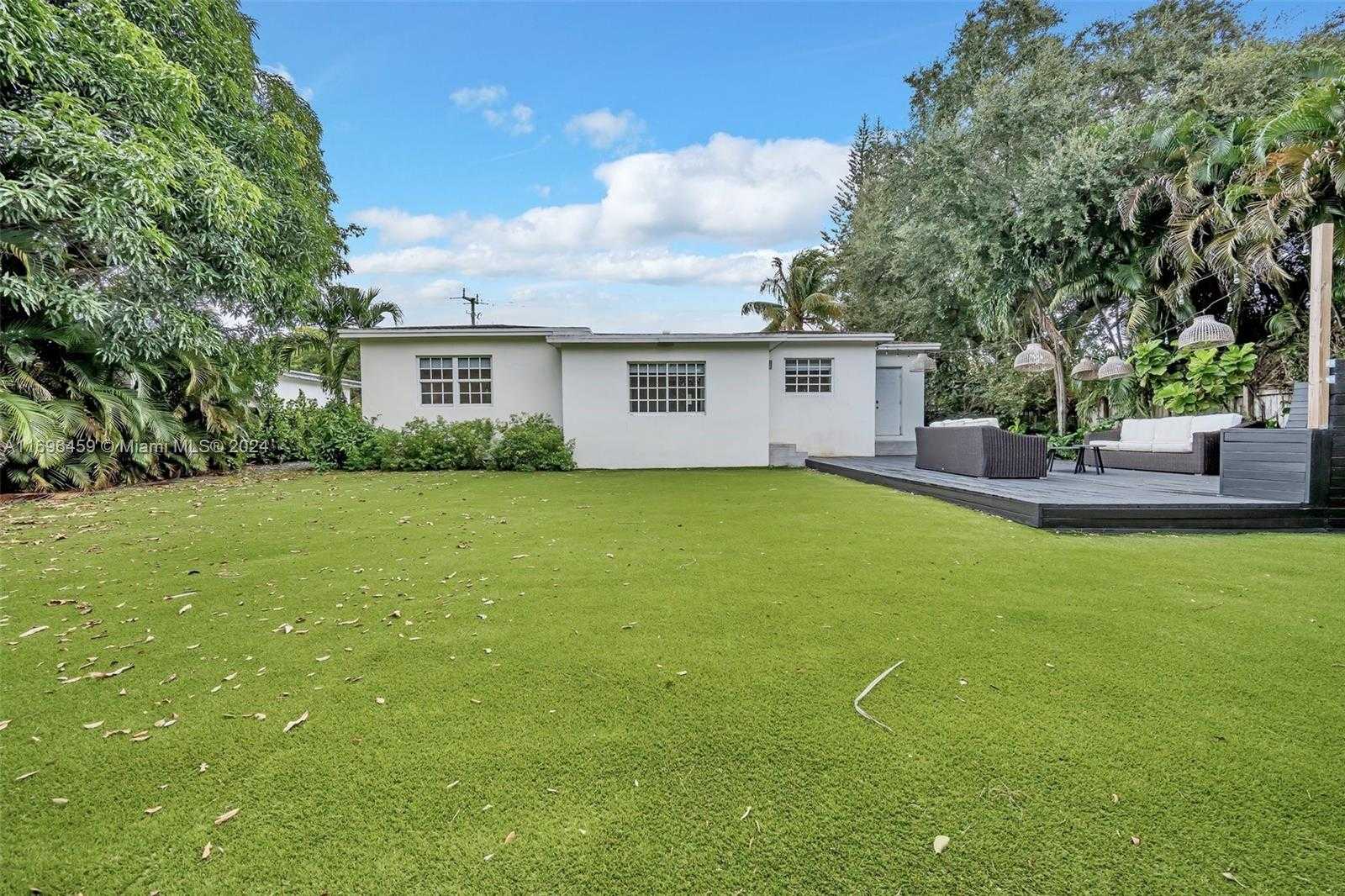 Small Image of 555 NORTH EAST 127TH ST, North Miami Number 36