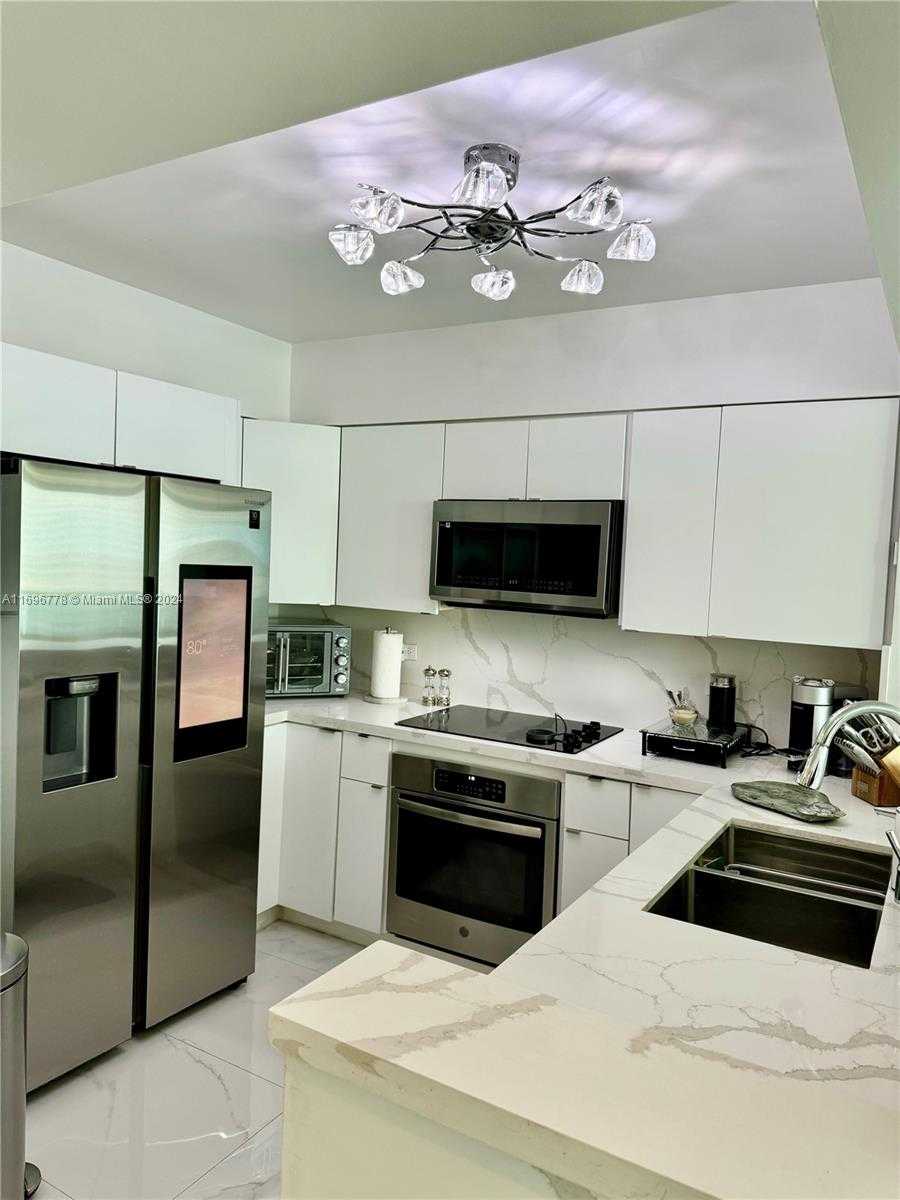 Small Image of 31 SOUTH EAST 5TH ST #2207, Miami Number 3