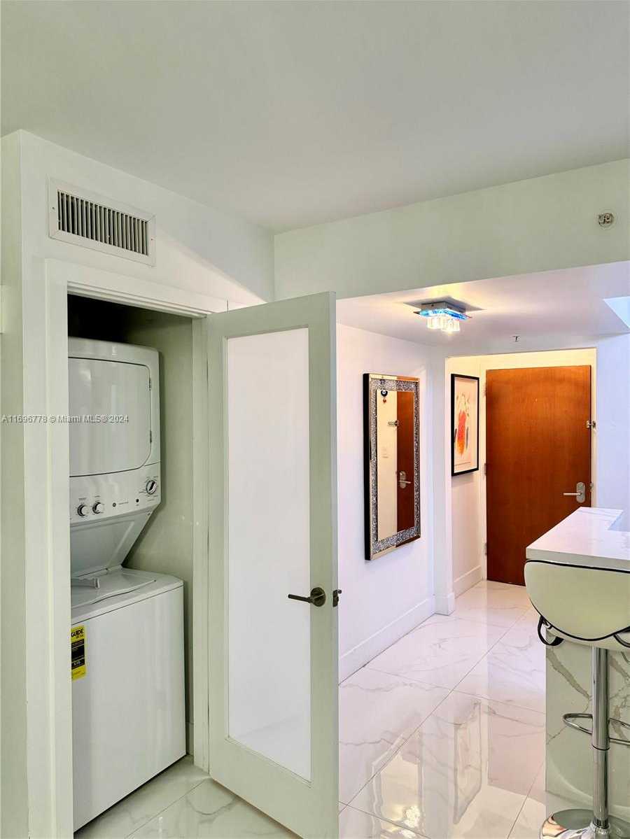 Small Image of 31 SOUTH EAST 5TH ST #2207, Miami Number 9