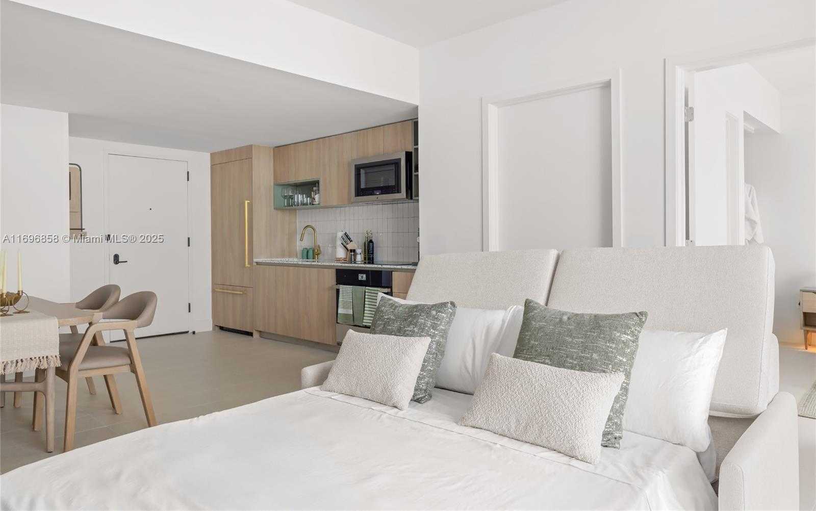 Small Image of 159 NORTH EAST 6TH ST #4513, Miami Number 17