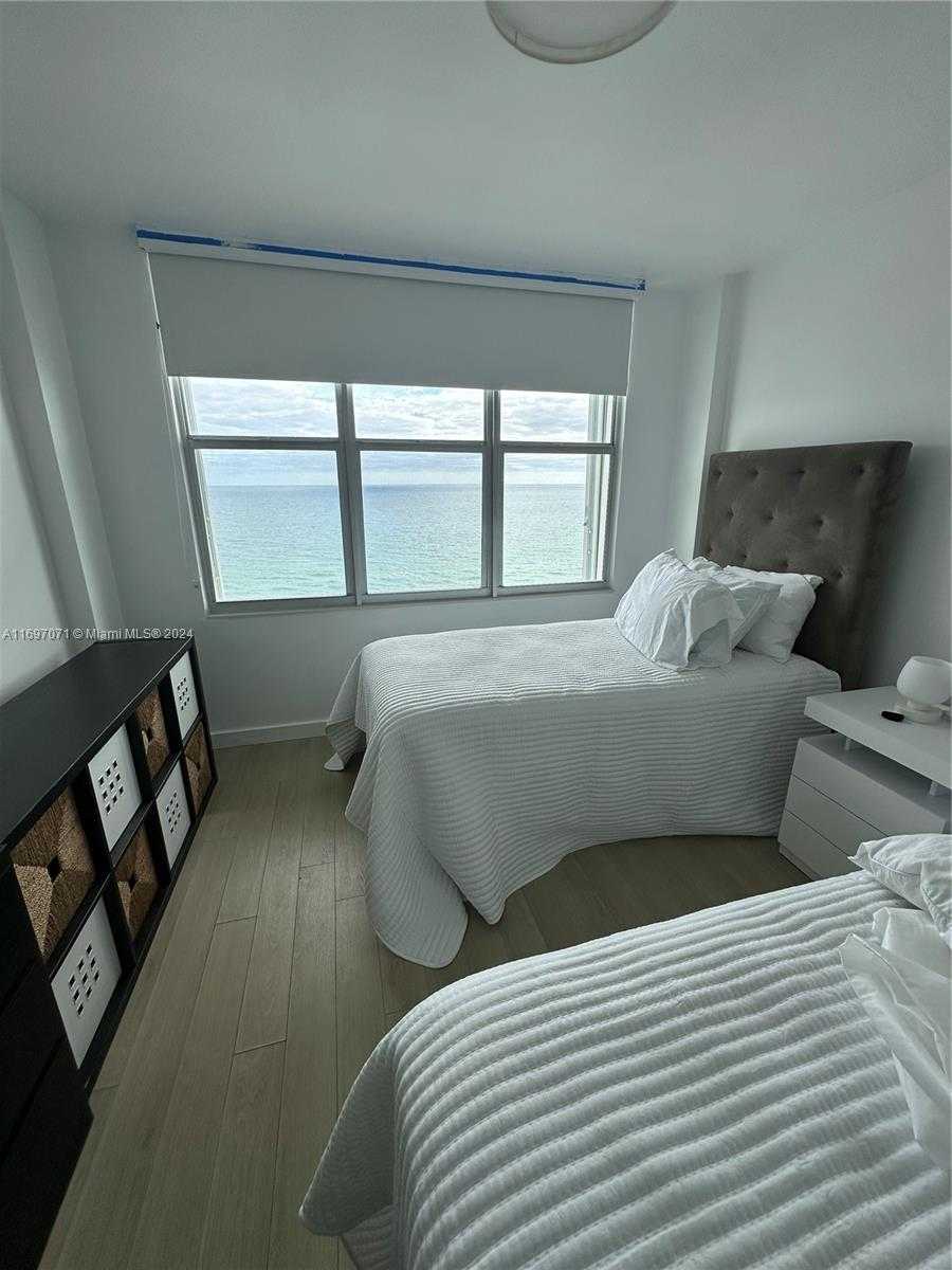 Small Image of 5161 COLLINS AVE #1717, Miami Beach Number 4