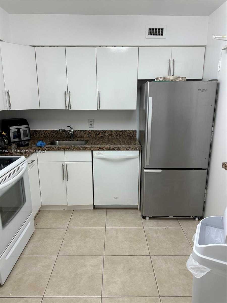 Small Image of 5161 COLLINS AVE #1717, Miami Beach Number 6