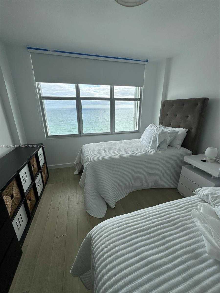 Small Image of 5161 COLLINS AVE #1717, Miami Beach Number 7
