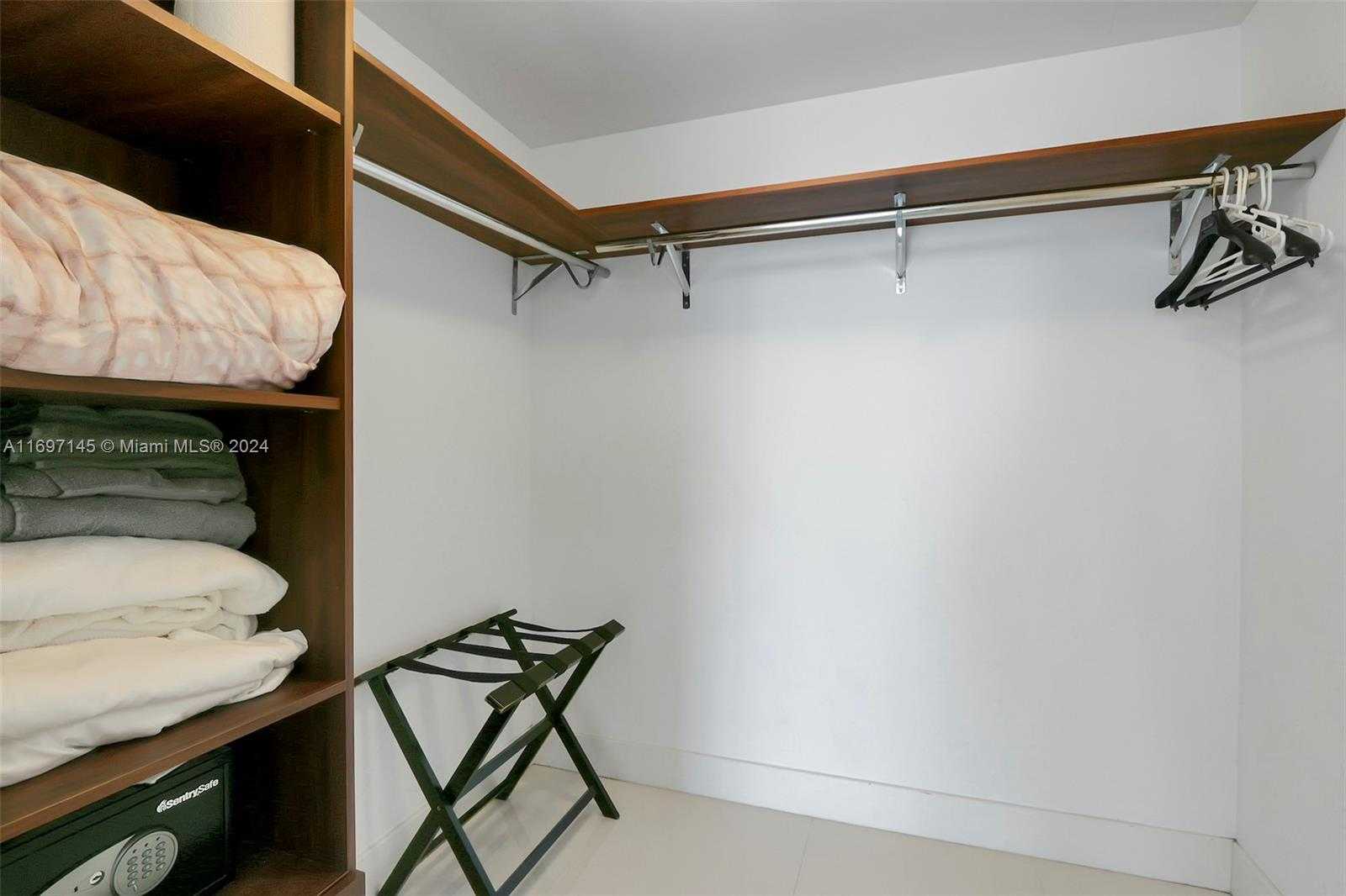 Small Image of 485 Brickell Ave, Miami, FL 33131, USA Number 13