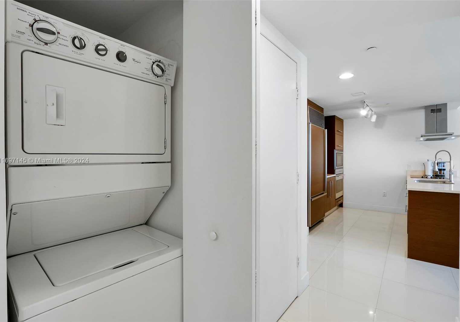 Small Image of 485 Brickell Ave, Miami, FL 33131, USA Number 14