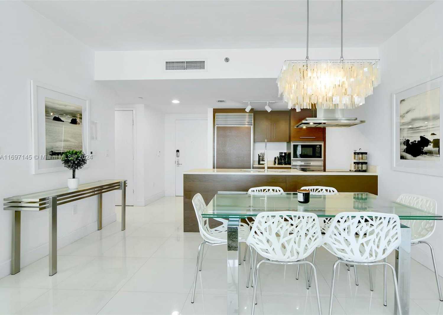 Small Image of 485 Brickell Ave, Miami, FL 33131, USA Number 2
