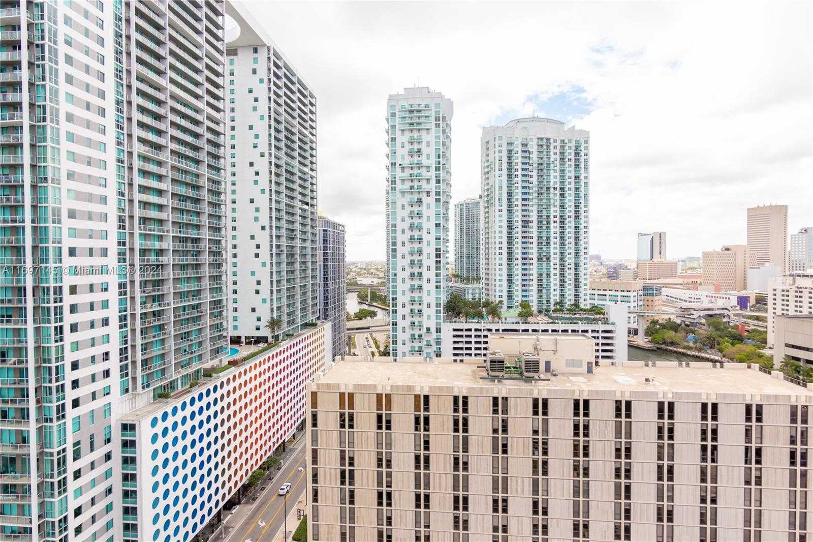 Small Image of 485 Brickell Ave, Miami, FL 33131, USA Number 22