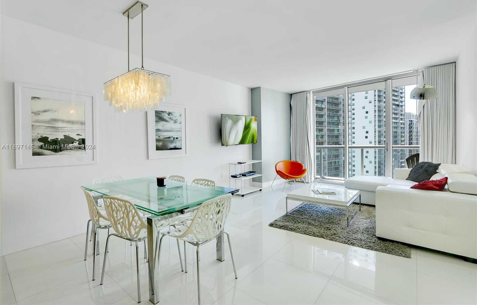 Small Image of 485 Brickell Ave, Miami, FL 33131, USA Number 3