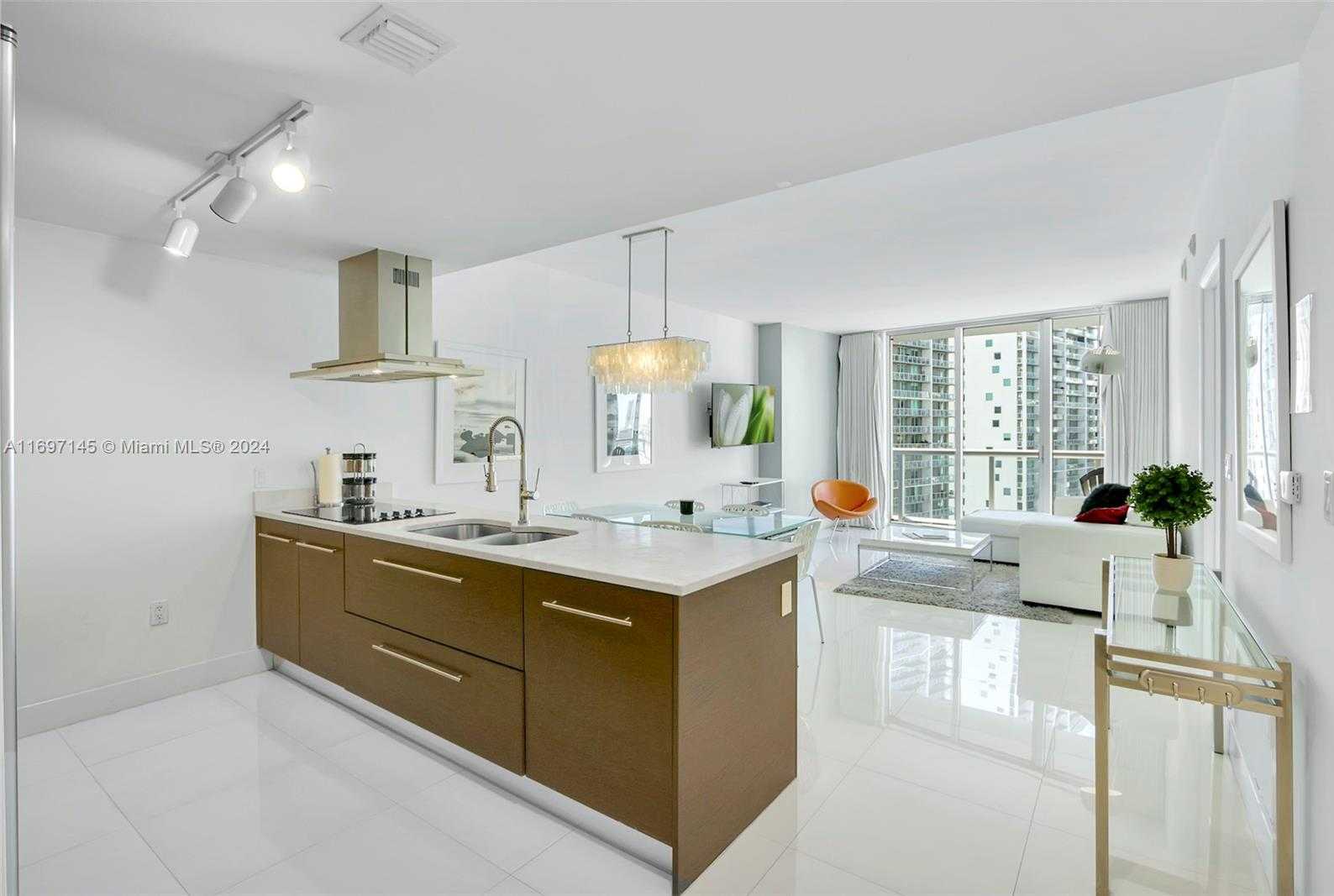 Small Image of 485 Brickell Ave, Miami, FL 33131, USA Number 4