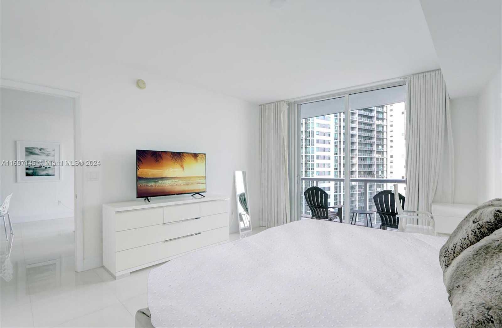 Small Image of 485 Brickell Ave, Miami, FL 33131, USA Number 6