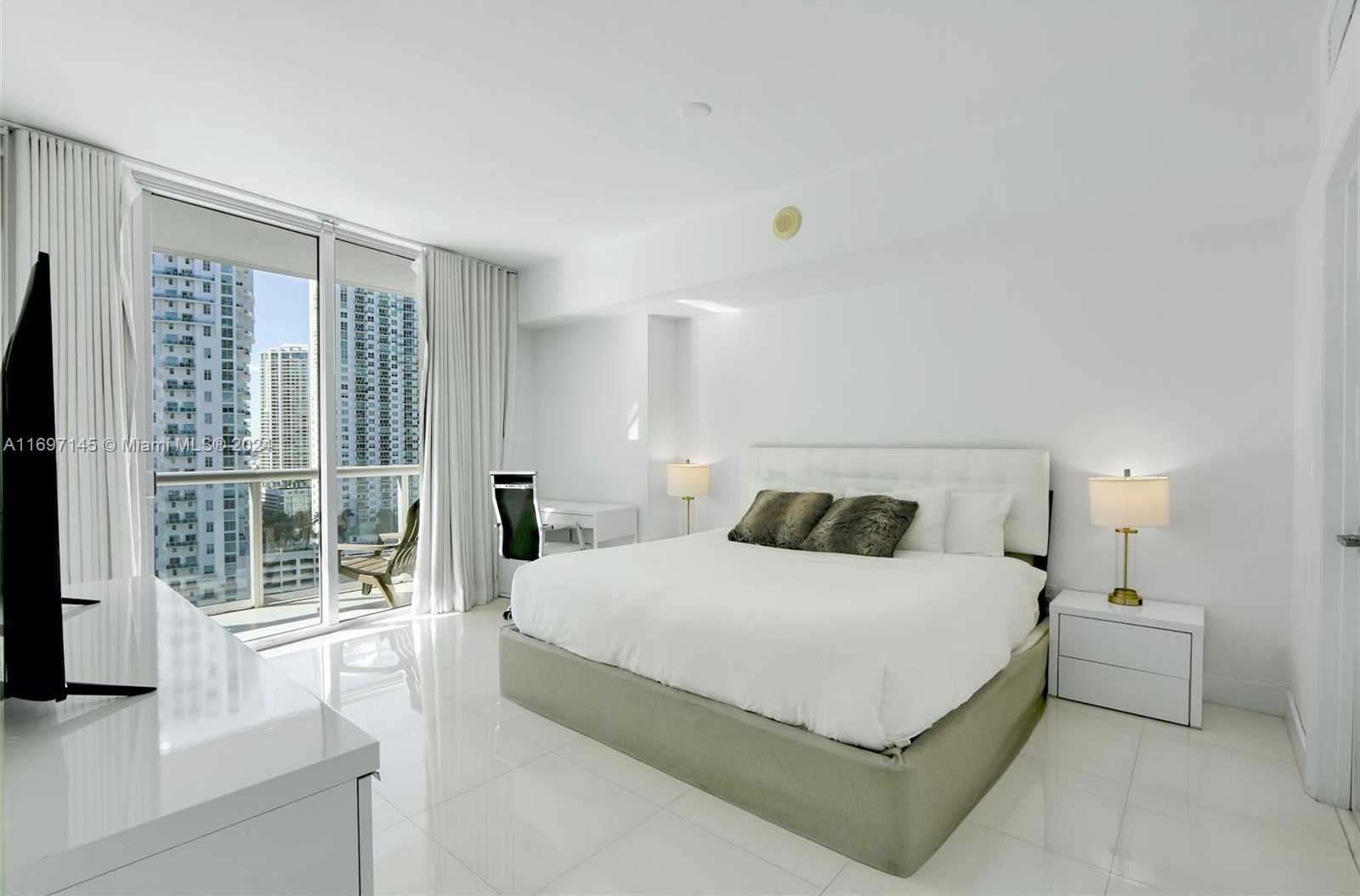 Small Image of 485 Brickell Ave, Miami, FL 33131, USA Number 7