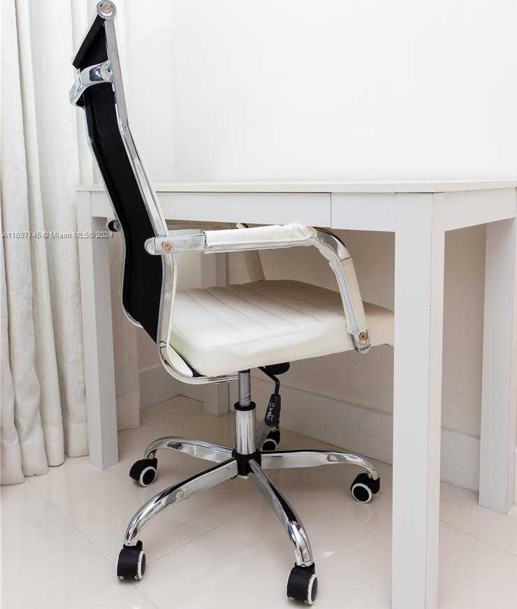 Small Image of 485 Brickell Ave, Miami, FL 33131, USA Number 8