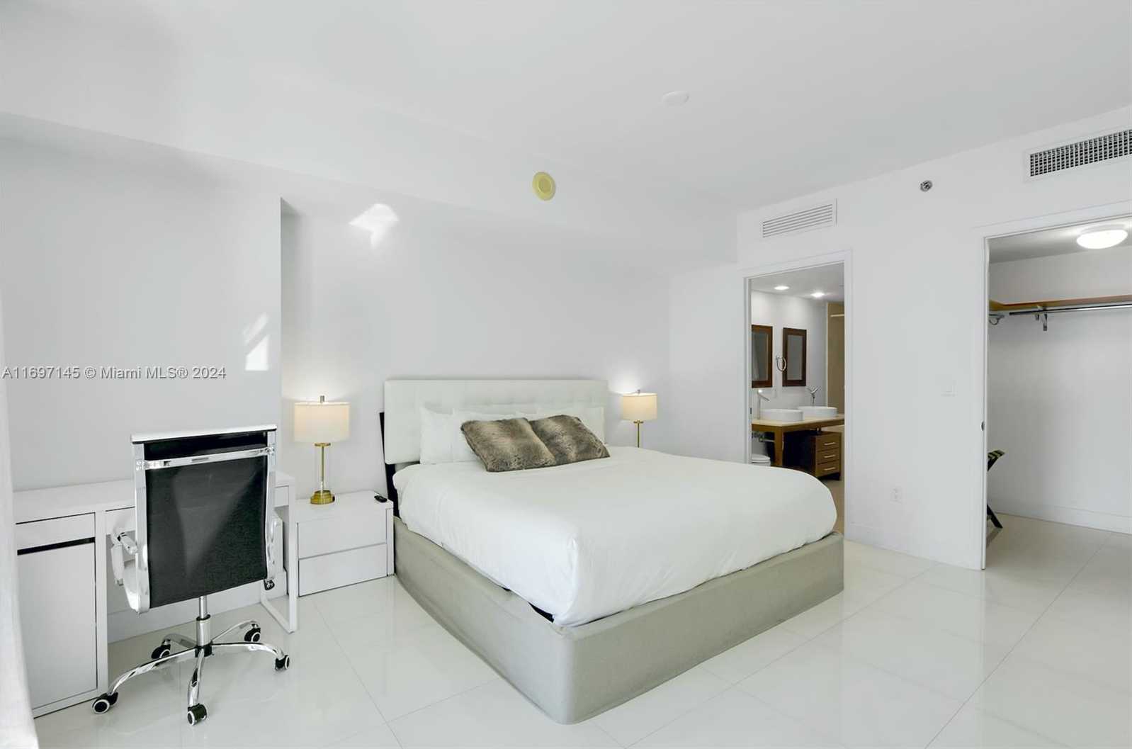 Small Image of 485 Brickell Ave, Miami, FL 33131, USA Number 9