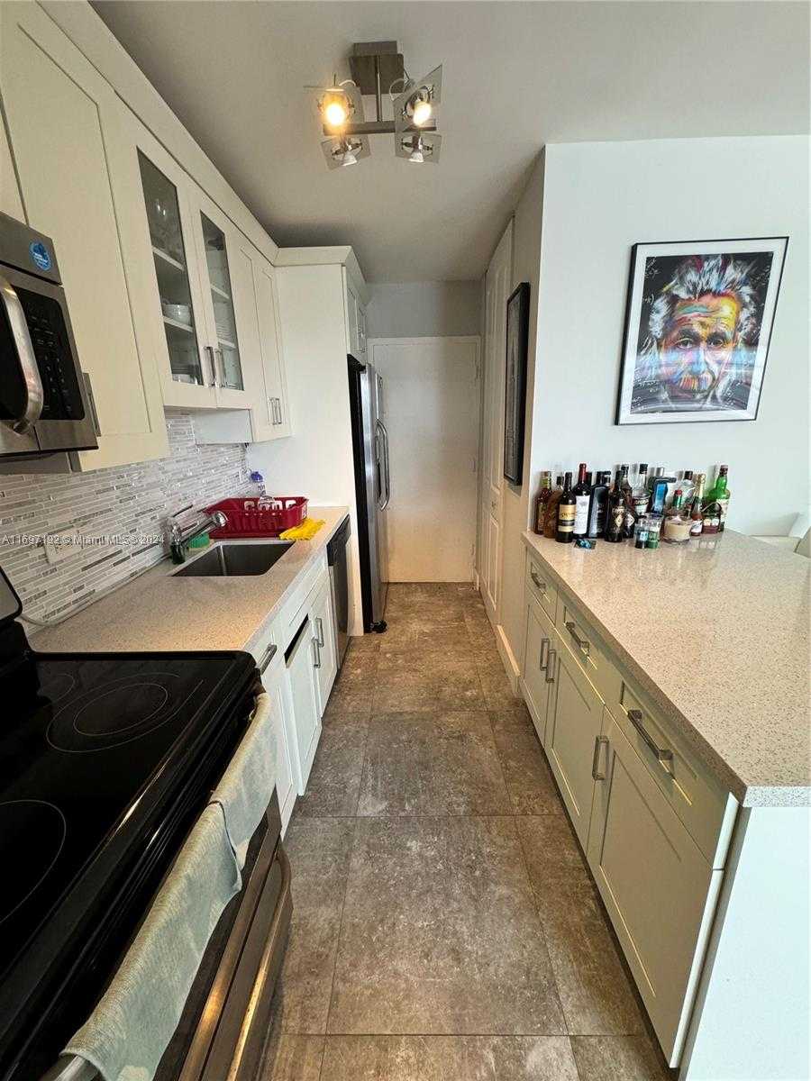 Small Image of 5313 COLLINS AVE #308, Miami Beach Number 10