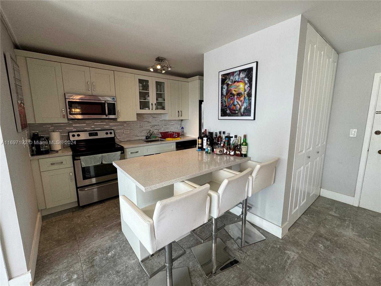 Small Image of 5313 COLLINS AVE #308, Miami Beach Number 8