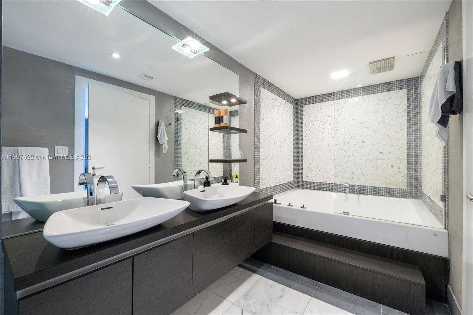 Small Image of 200 BISCAYNE BOULEVARD WAY #309, Miami Number 23