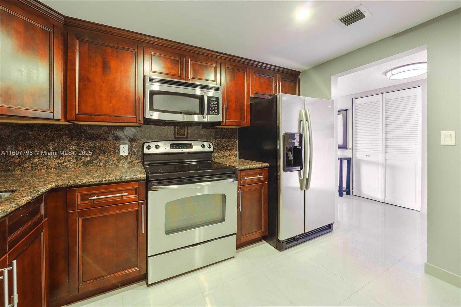 Small Image of 3800 SOUTH OCEAN DR #301, Hollywood Number 2