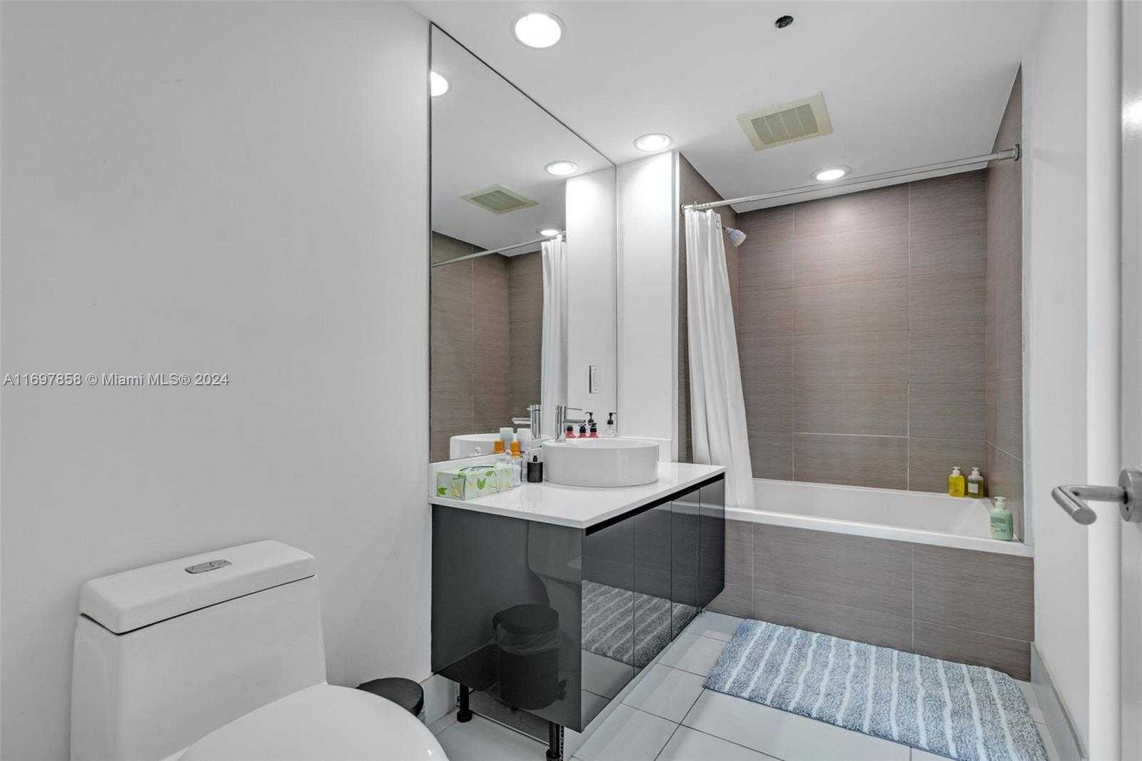 Small Image of 31 SOUTH EAST 6TH ST #1907, Miami Number 20