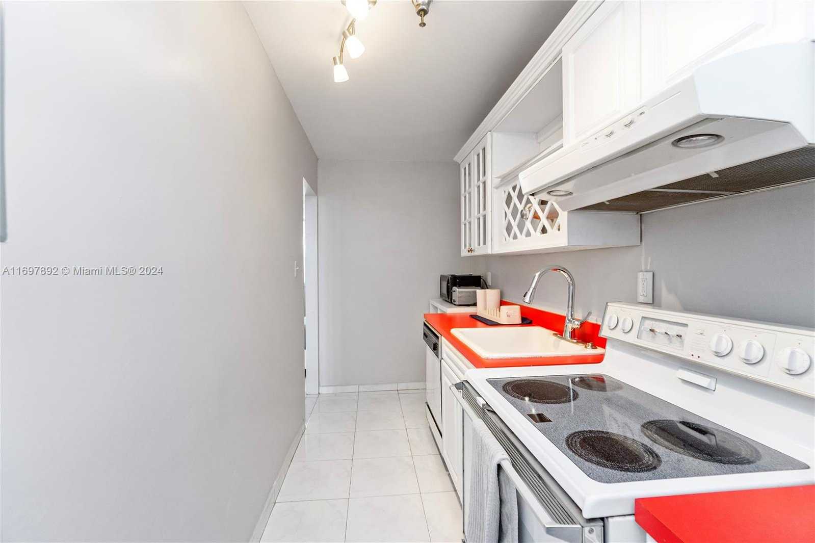 Small Image of 100 LINCOLN RD #1616, Miami Beach Number 10