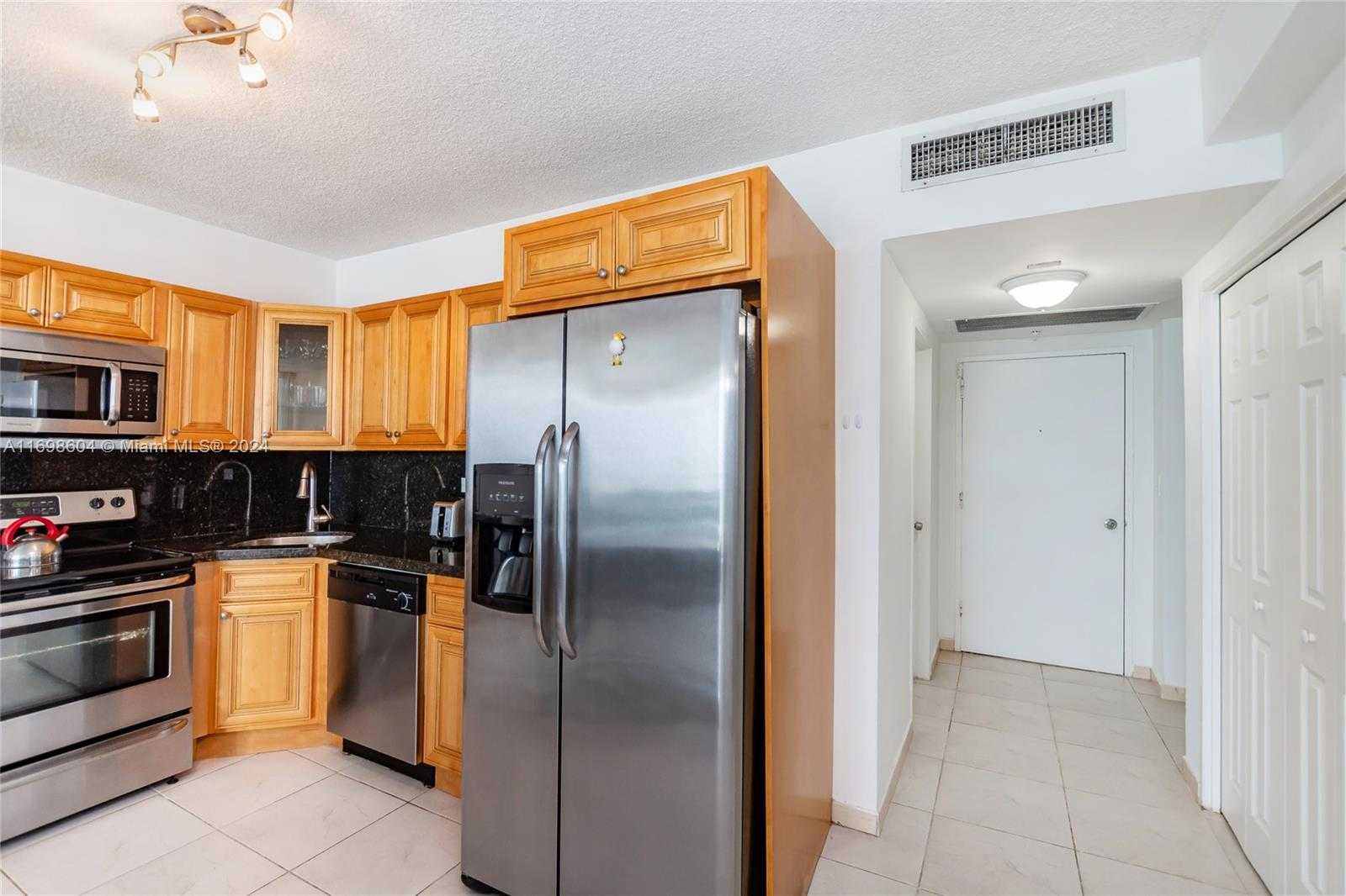 Small Image of 5601 COLLINS AVE #1710, Miami Beach Number 10