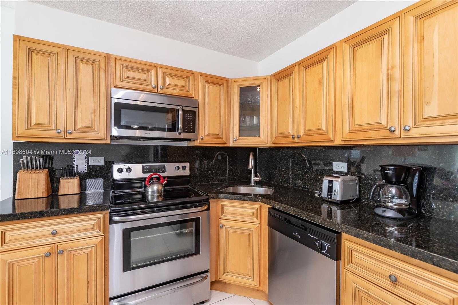 Small Image of 5601 COLLINS AVE #1710, Miami Beach Number 11