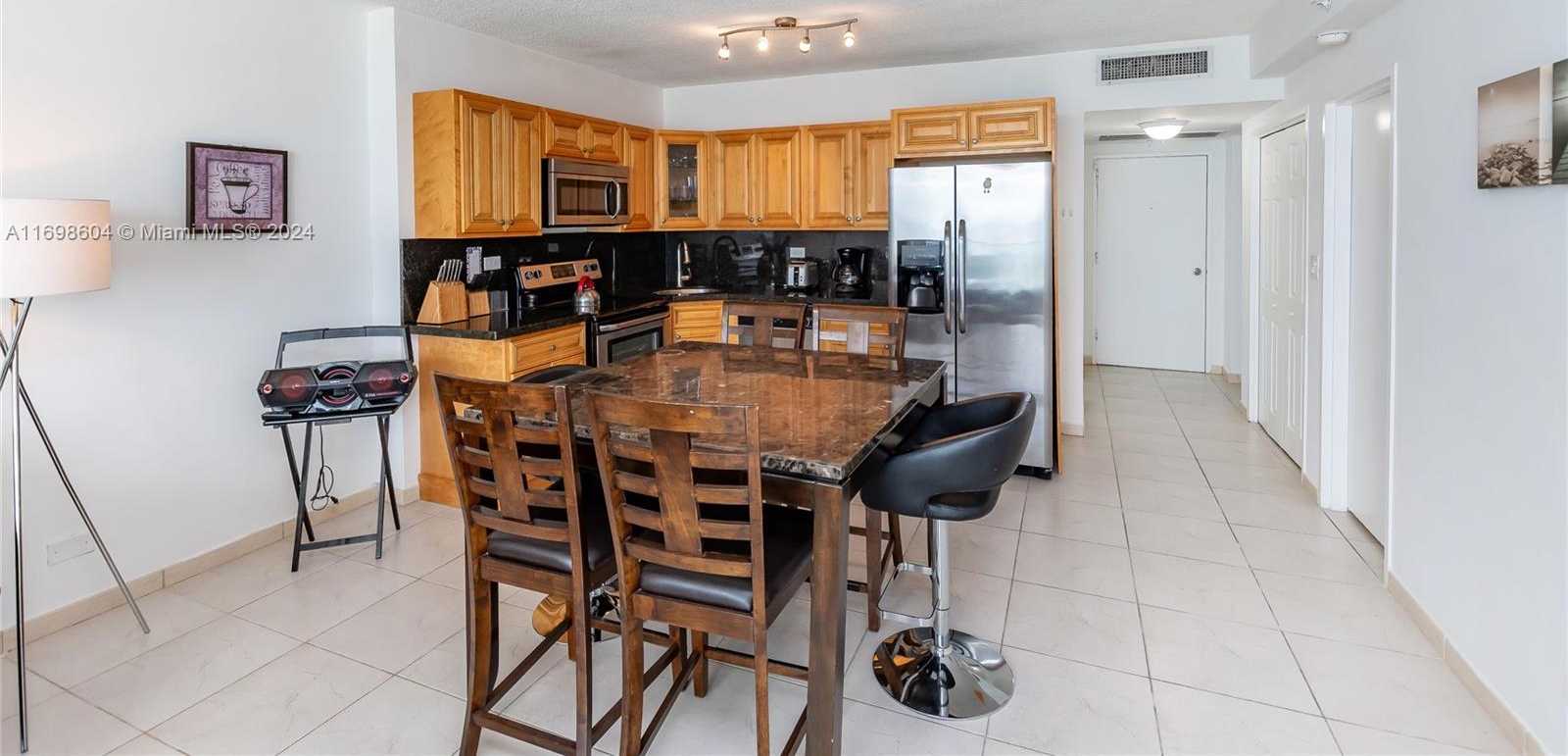 Small Image of 5601 COLLINS AVE #1710, Miami Beach Number 12