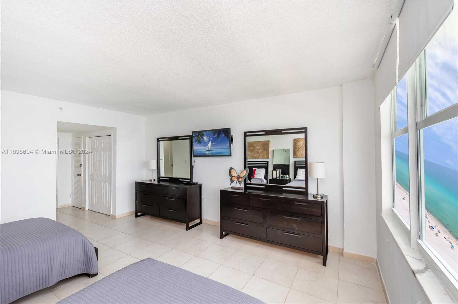 Small Image of 5601 COLLINS AVE #1710, Miami Beach Number 24