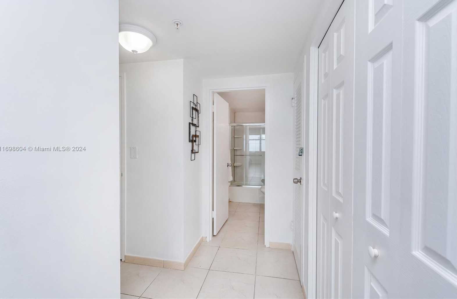 Small Image of 5601 COLLINS AVE #1710, Miami Beach Number 26