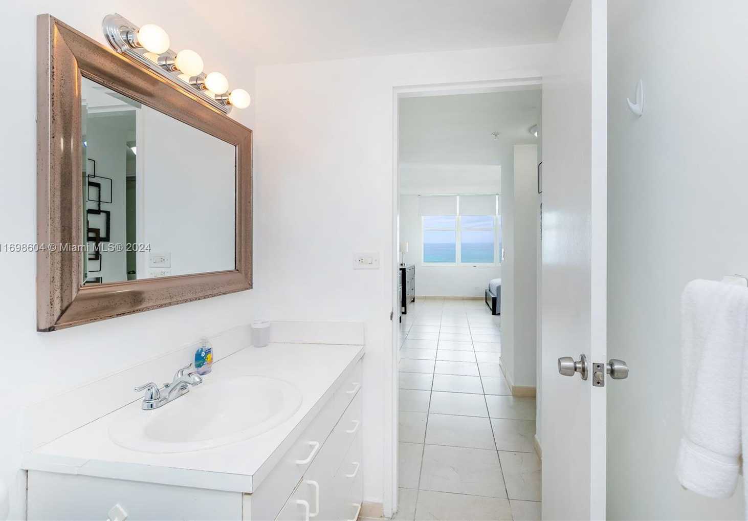 Small Image of 5601 COLLINS AVE #1710, Miami Beach Number 27
