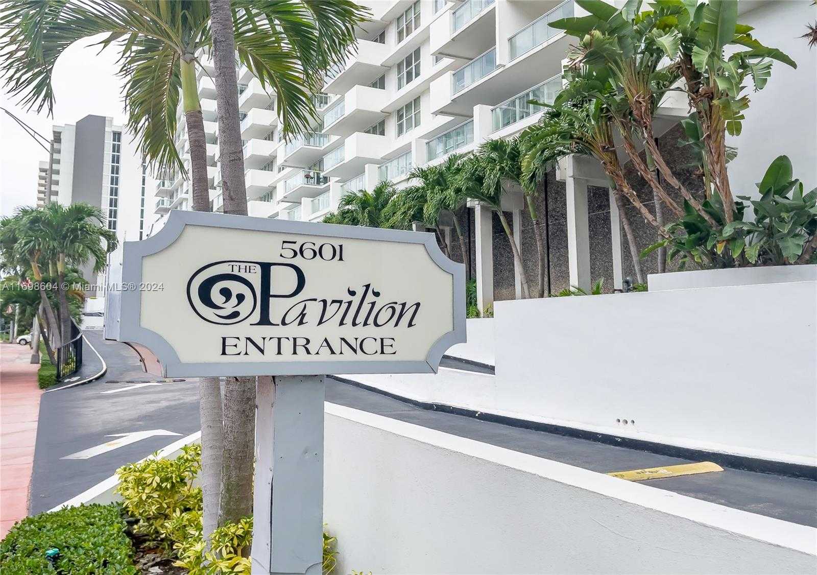 Small Image of 5601 COLLINS AVE #1710, Miami Beach Number 31