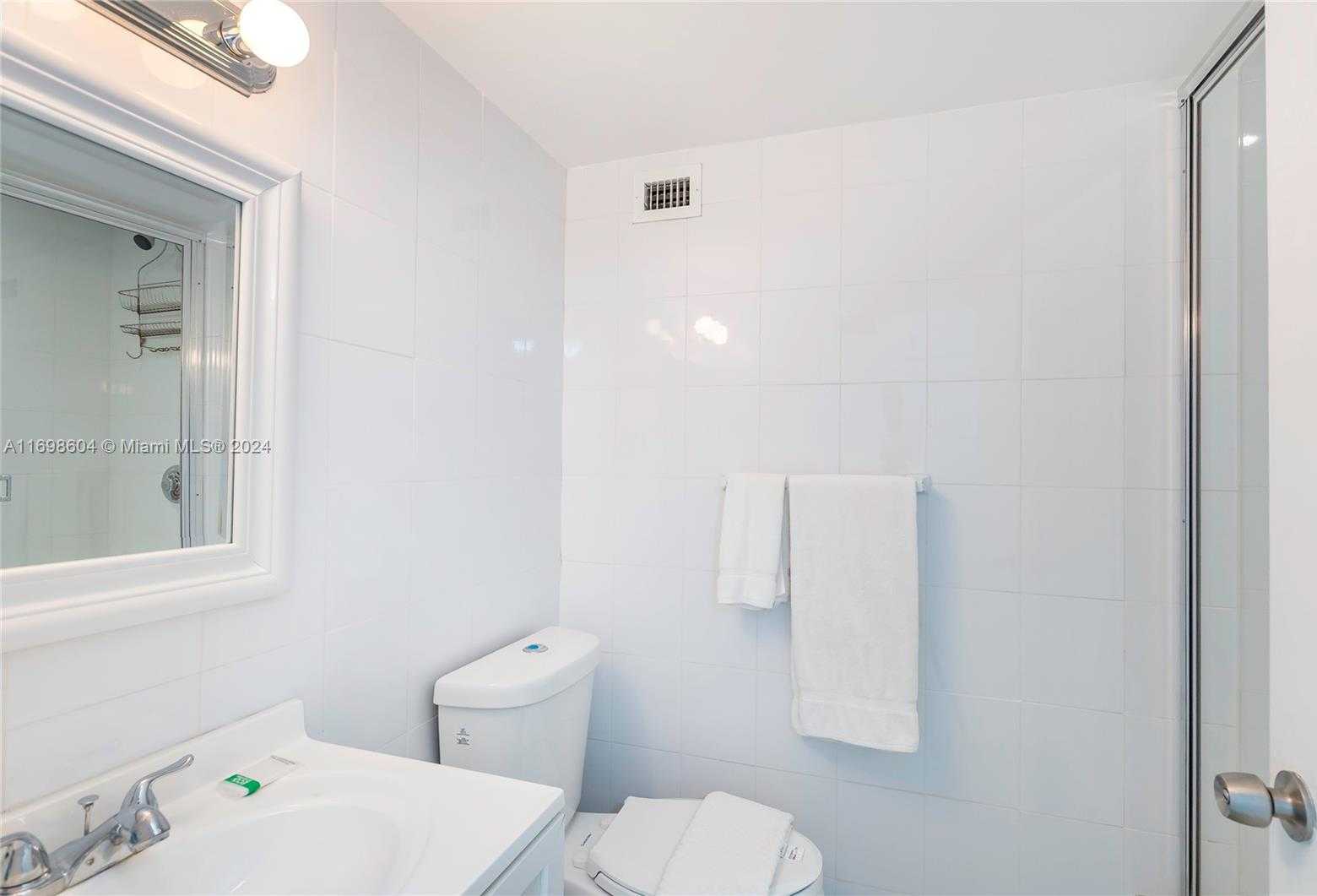 Small Image of 5601 COLLINS AVE #1710, Miami Beach Number 7