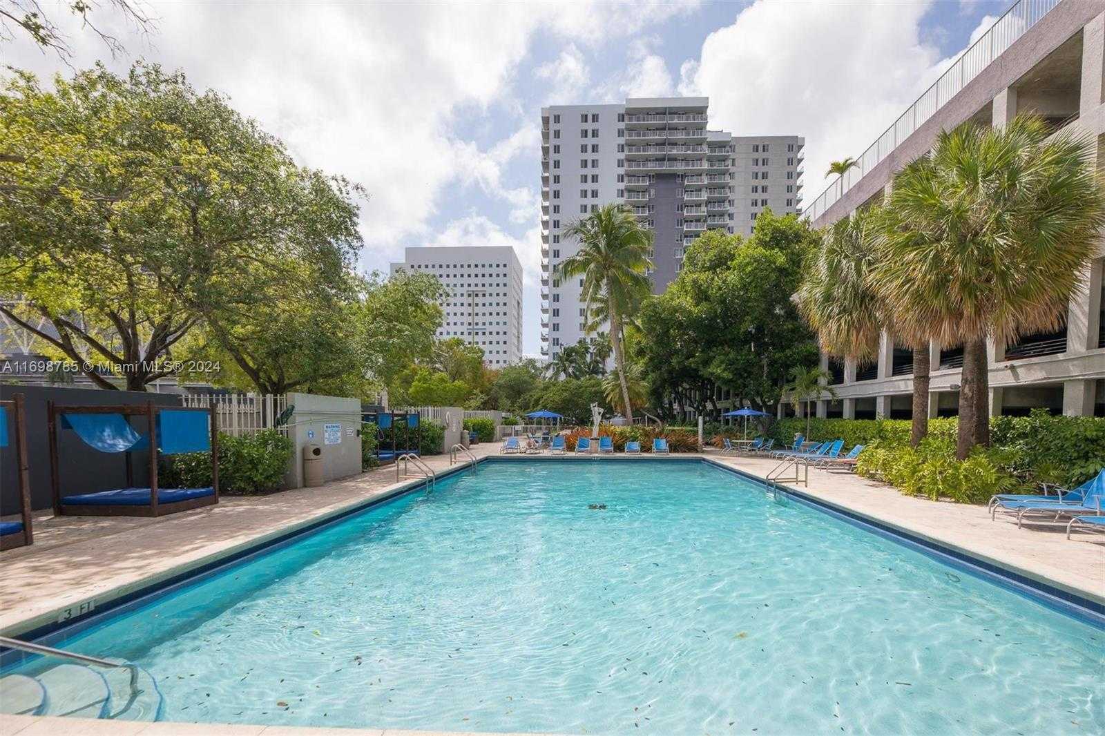 Small Image of 800 S Miami Ave, Miami, FL 33130, USA Number 2
