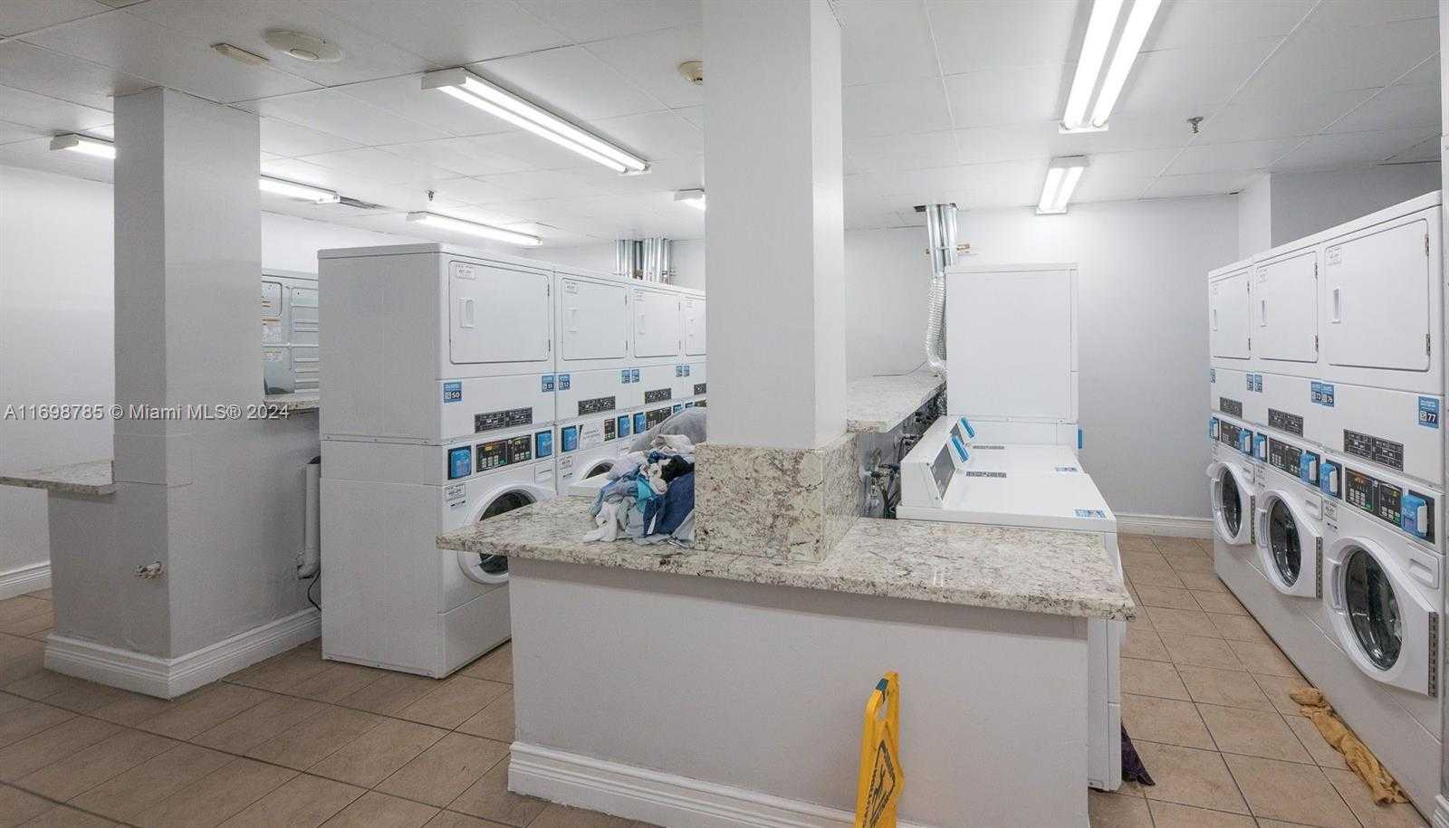 Small Image of 800 S Miami Ave, Miami, FL 33130, USA Number 5