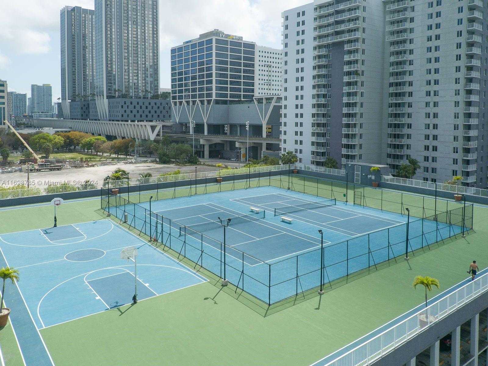 Small Image of 800 S Miami Ave, Miami, FL 33130, USA Number 8