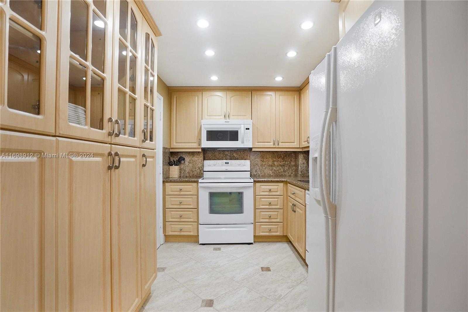 Small Image of 5005 COLLINS AVE #714, Miami Beach Number 3