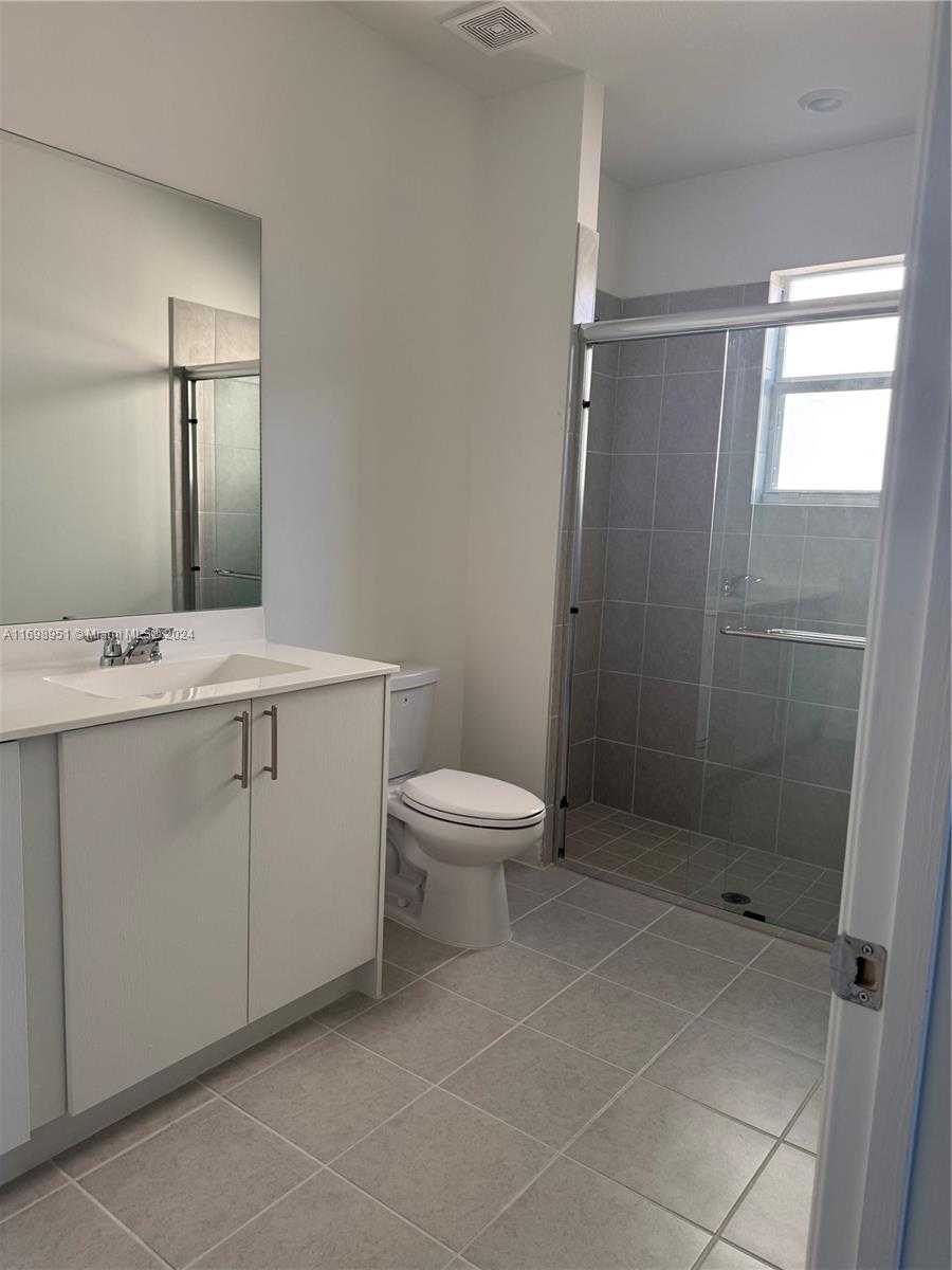 Small Image of 18669 SOUTH WEST 136 AVE #1, Miami Number 12