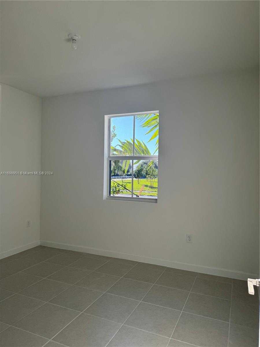 Small Image of 18669 SOUTH WEST 136 AVE #1, Miami Number 24