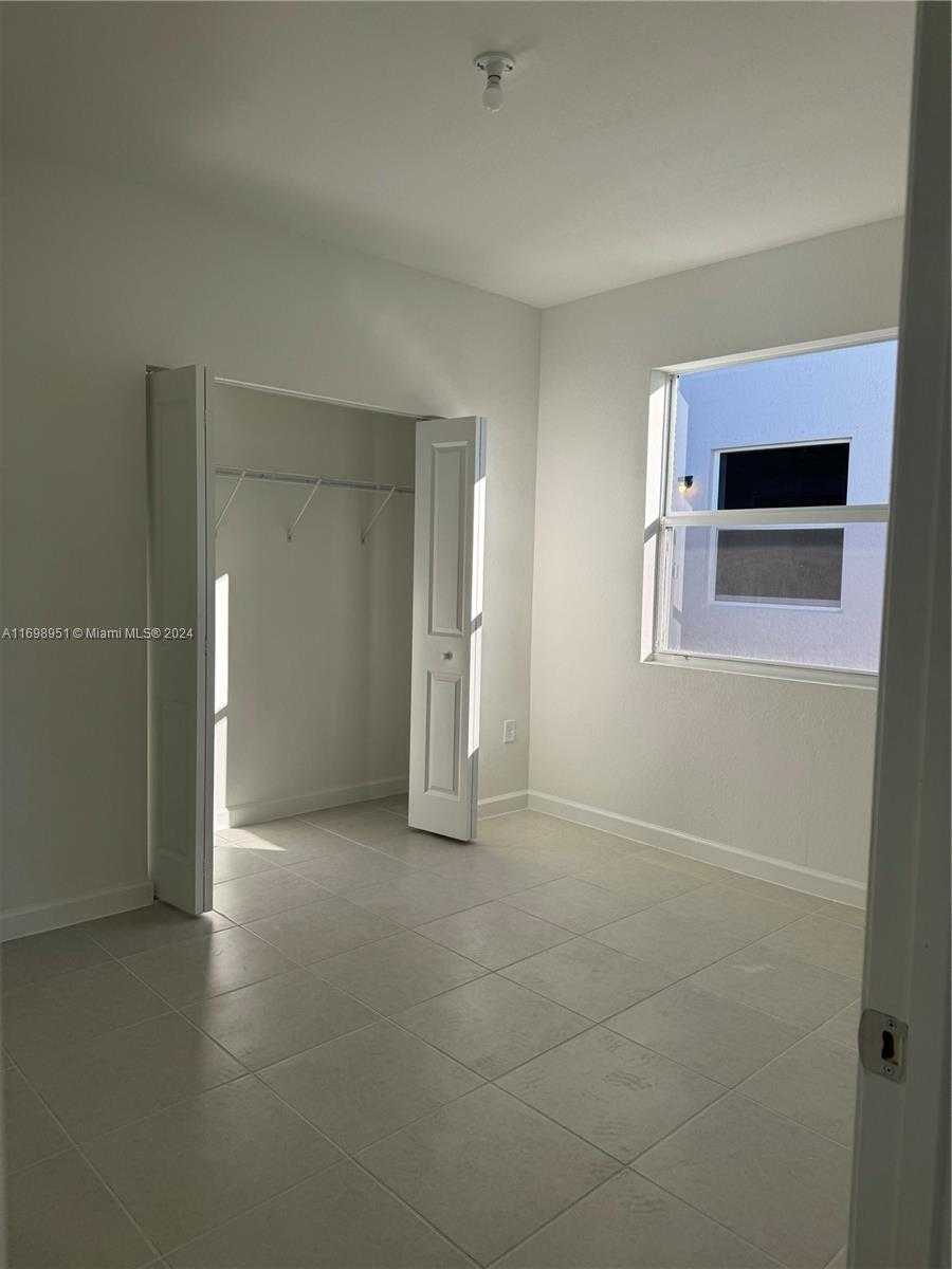 Small Image of 18669 SOUTH WEST 136 AVE #1, Miami Number 26