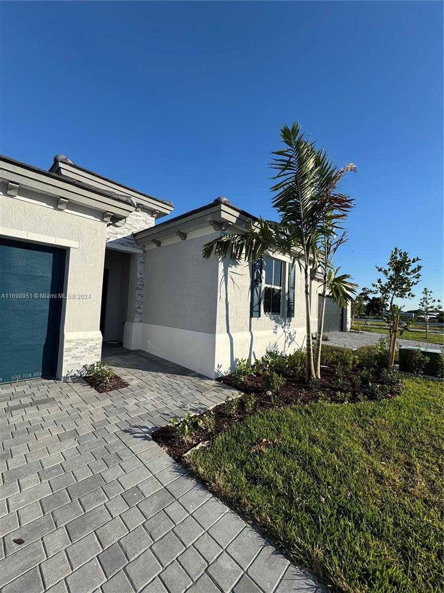 Small Image of 18669 SOUTH WEST 136 AVE #1, Miami Number 3