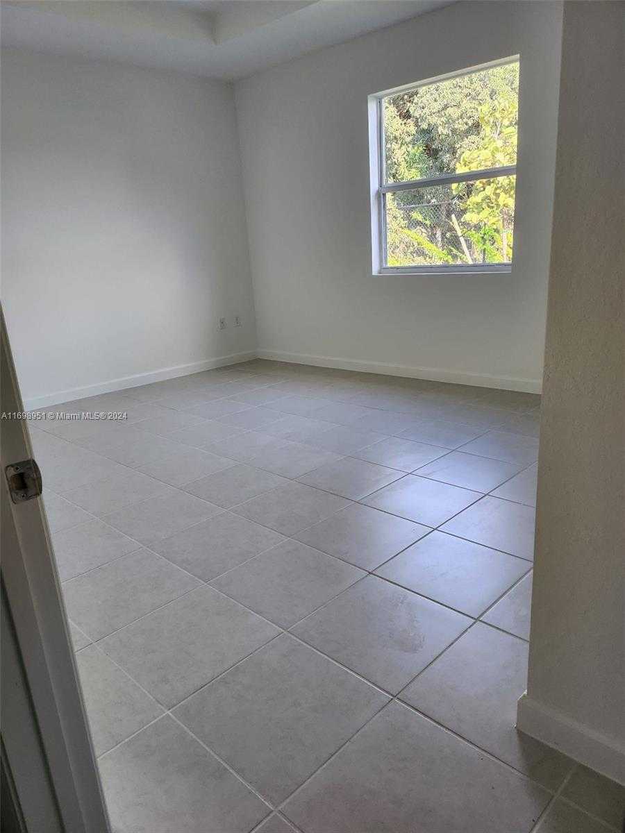Small Image of 18669 SOUTH WEST 136 AVE #1, Miami Number 32